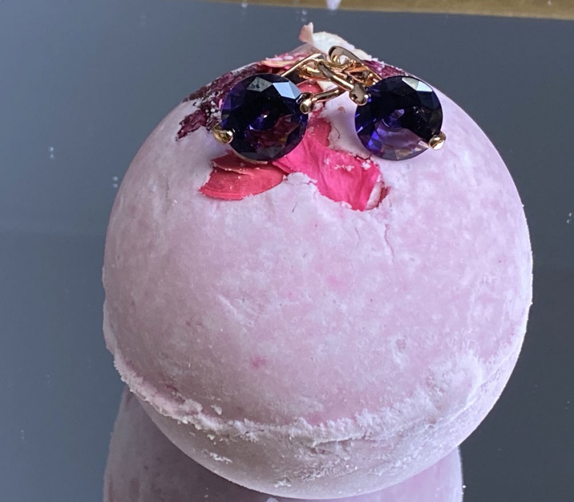 bila-cu-cercei-cu-piatra