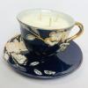 Lumanare parfumata turnata in ceasca de cafea din portelan cu motive florale